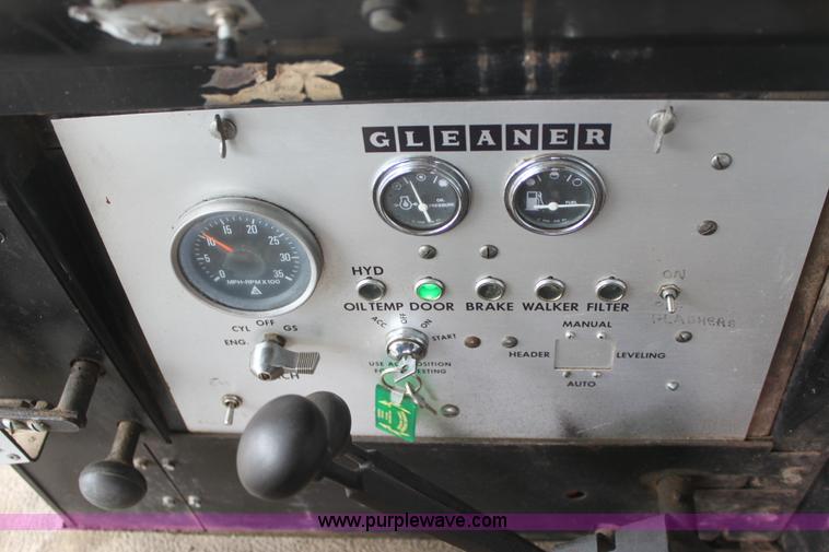 image for item AA9131 Allis Chalmers Gleaner L combine