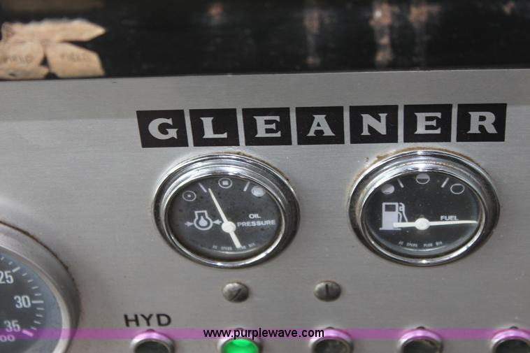 image for item AA9131 Allis Chalmers Gleaner L combine