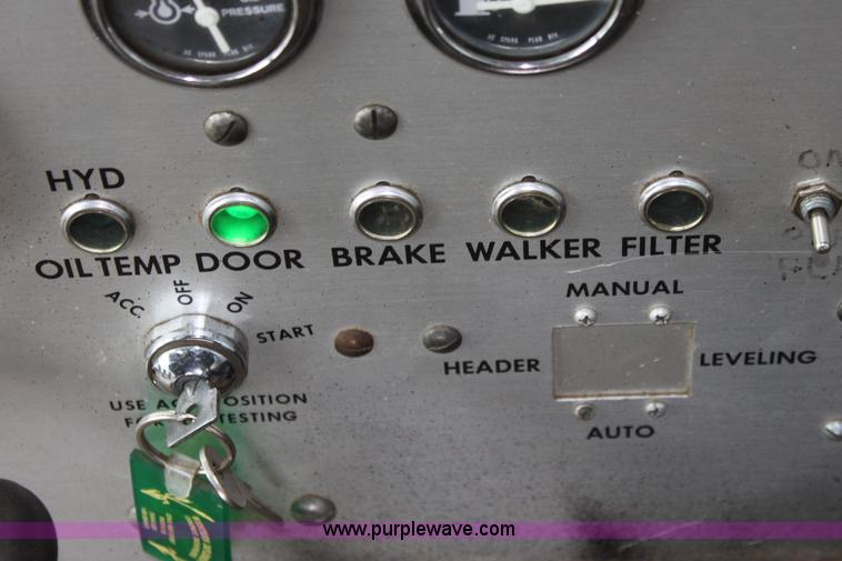 image for item AA9131 Allis Chalmers Gleaner L combine