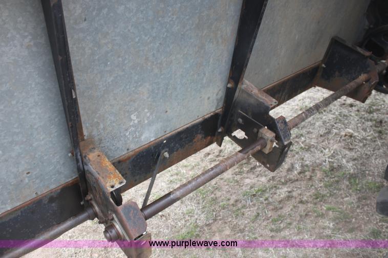 image for item AA9131 Allis Chalmers Gleaner L combine