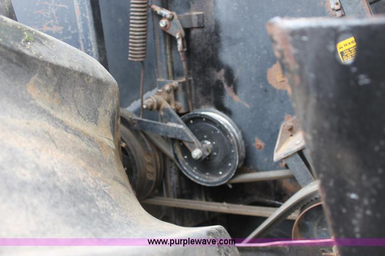 image for item AA9131 Allis Chalmers Gleaner L combine