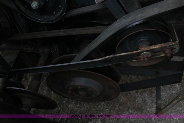 image for item AA9131 Allis Chalmers Gleaner L combine