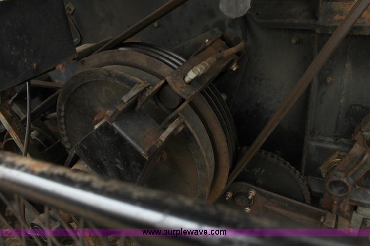 image for item AA9131 Allis Chalmers Gleaner L combine