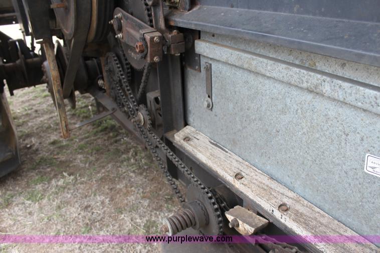 image for item AA9131 Allis Chalmers Gleaner L combine