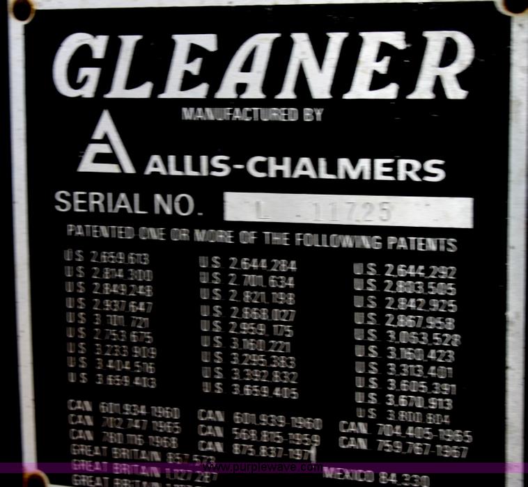 image for item AA9131 Allis Chalmers Gleaner L combine