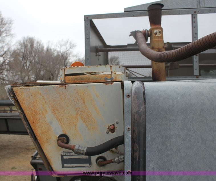 image for item AA9131 Allis Chalmers Gleaner L combine