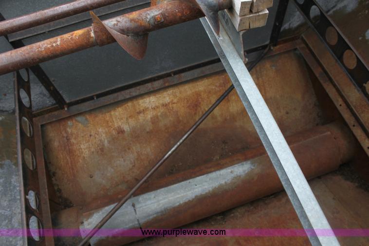 image for item AA9131 Allis Chalmers Gleaner L combine