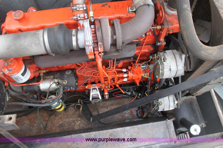 image for item AA9131 Allis Chalmers Gleaner L combine