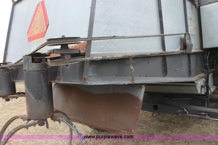 image for item AA9131 Allis Chalmers Gleaner L combine