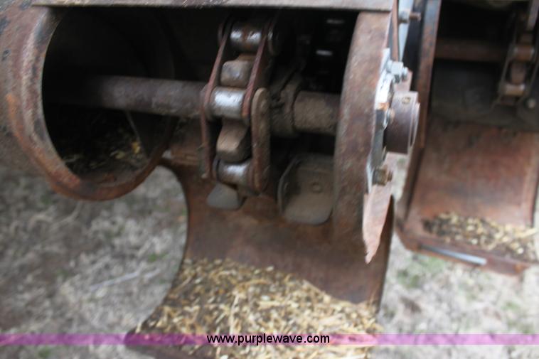 image for item AA9131 Allis Chalmers Gleaner L combine