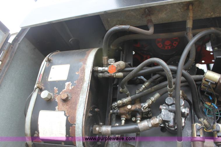 image for item AA9131 Allis Chalmers Gleaner L combine