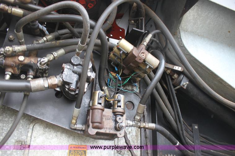 image for item AA9131 Allis Chalmers Gleaner L combine