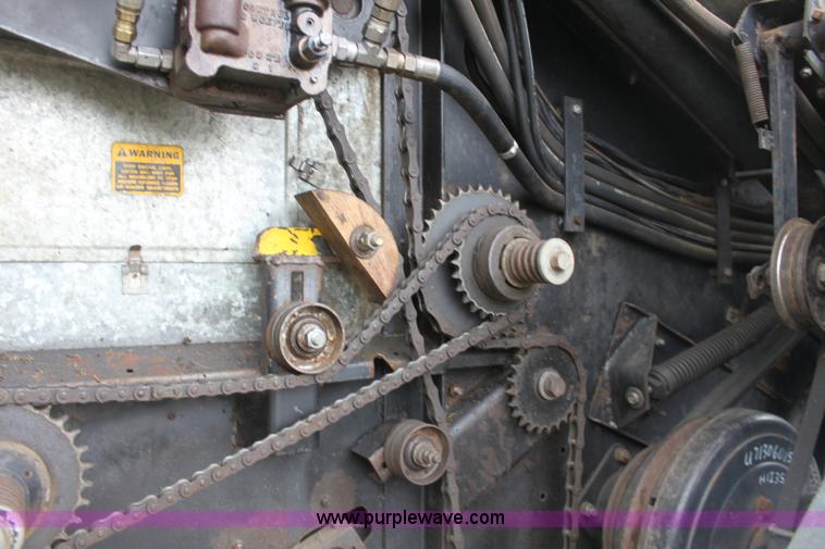 image for item AA9131 Allis Chalmers Gleaner L combine