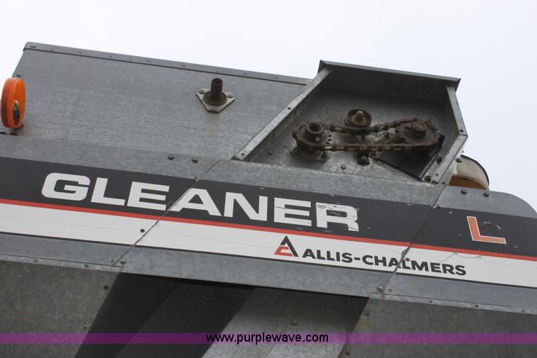image for item AA9131 Allis Chalmers Gleaner L combine