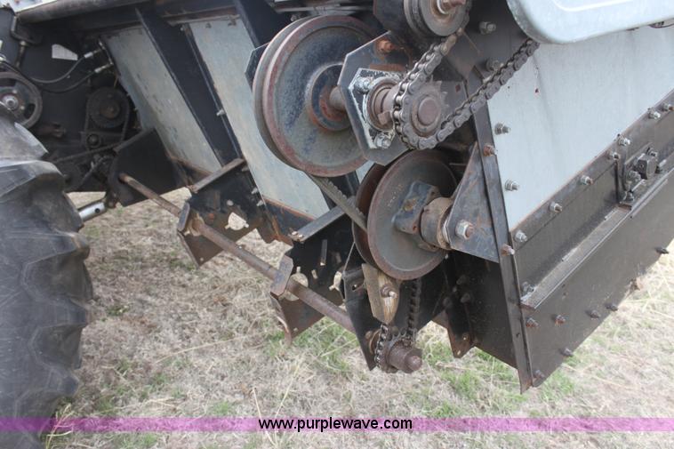 image for item AA9131 Allis Chalmers Gleaner L combine