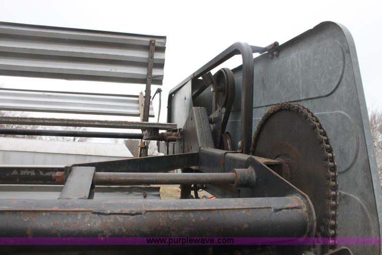 image for item AA9131 Allis Chalmers Gleaner L combine