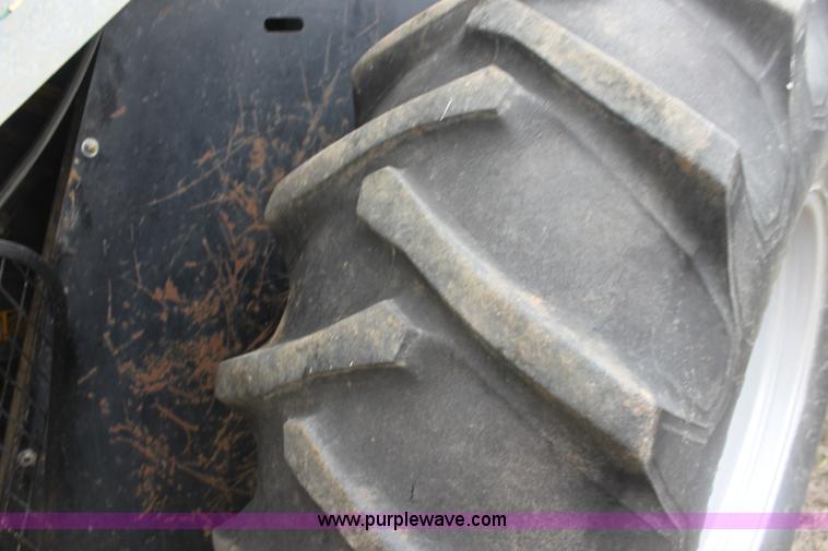 image for item AA9131 Allis Chalmers Gleaner L combine