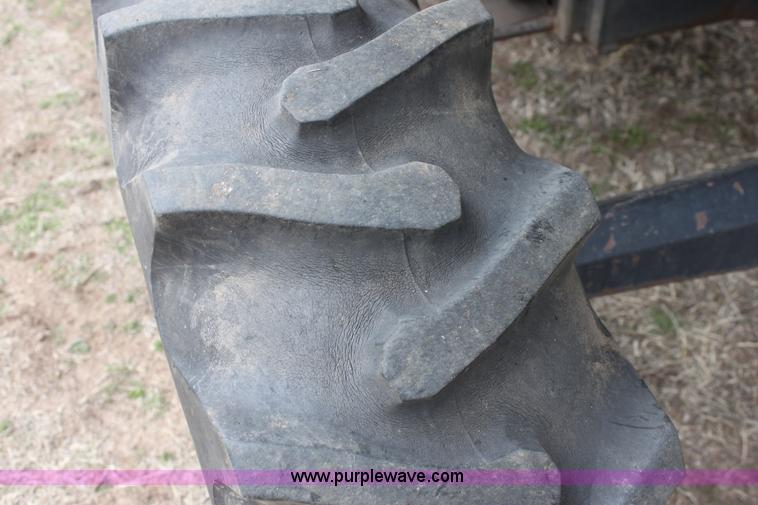 image for item AA9131 Allis Chalmers Gleaner L combine