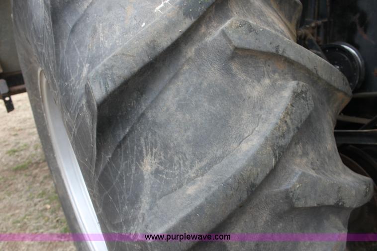 image for item AA9131 Allis Chalmers Gleaner L combine