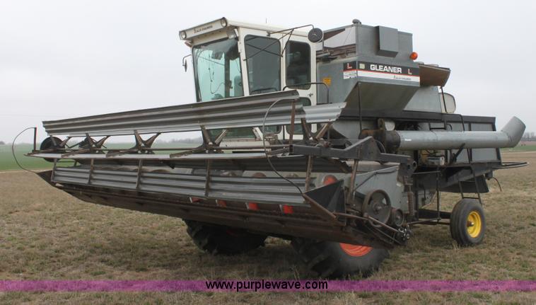 image for item AA9132 Allis Chalmers Gleaner L corn soybean special combine