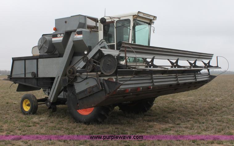 image for item AA9132 Allis Chalmers Gleaner L corn soybean special combine