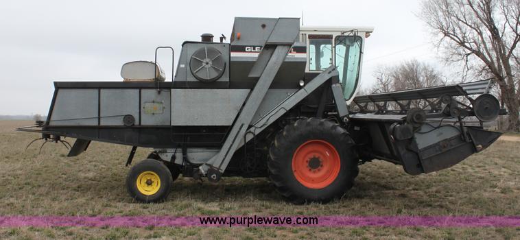 image for item AA9132 Allis Chalmers Gleaner L corn soybean special combine