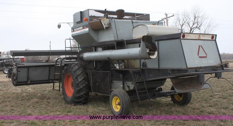image for item AA9132 Allis Chalmers Gleaner L corn soybean special combine