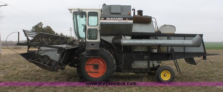 image for item AA9132 Allis Chalmers Gleaner L corn soybean special combine