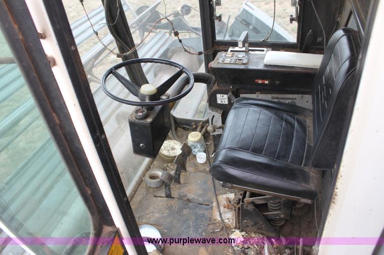 image for item AA9132 Allis Chalmers Gleaner L corn soybean special combine