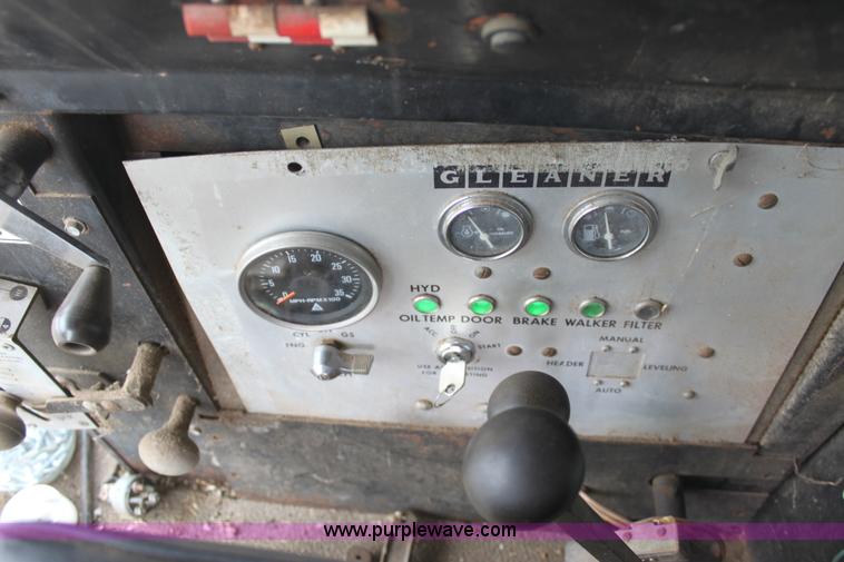 image for item AA9132 Allis Chalmers Gleaner L corn soybean special combine