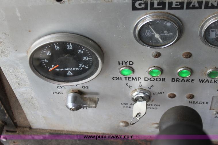 image for item AA9132 Allis Chalmers Gleaner L corn soybean special combine