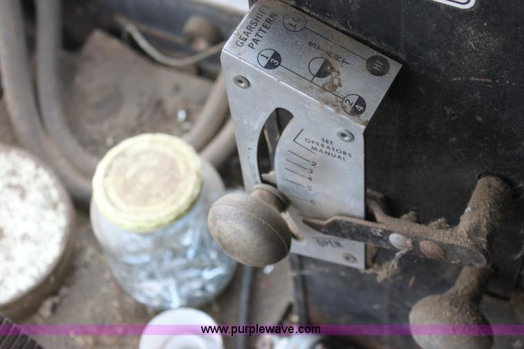 image for item AA9132 Allis Chalmers Gleaner L corn soybean special combine