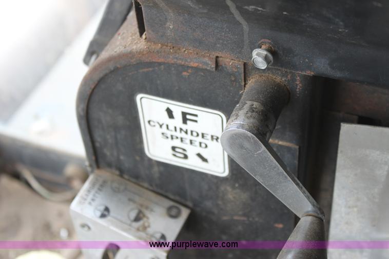 image for item AA9132 Allis Chalmers Gleaner L corn soybean special combine