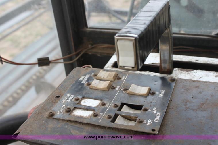 image for item AA9132 Allis Chalmers Gleaner L corn soybean special combine