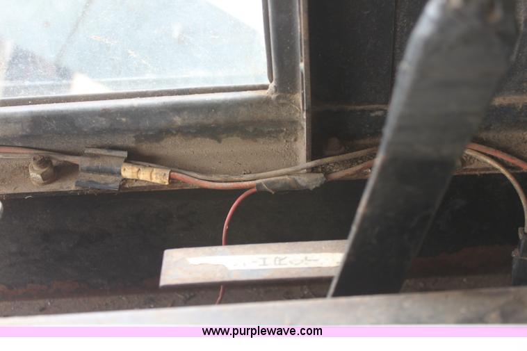 image for item AA9132 Allis Chalmers Gleaner L corn soybean special combine