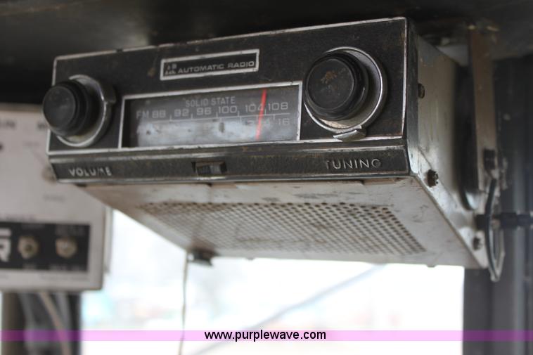 image for item AA9132 Allis Chalmers Gleaner L corn soybean special combine