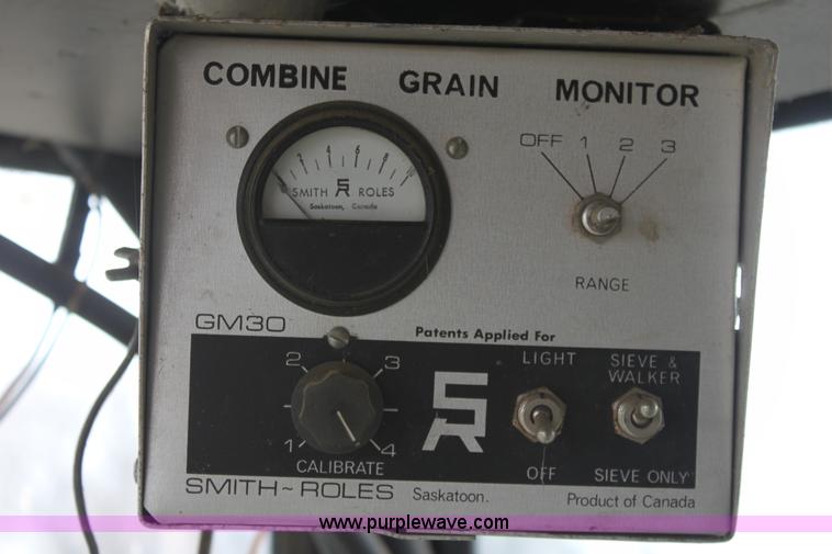 image for item AA9132 Allis Chalmers Gleaner L corn soybean special combine