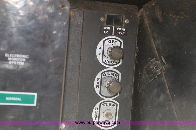 image for item AA9132 Allis Chalmers Gleaner L corn soybean special combine