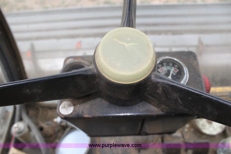 image for item AA9132 Allis Chalmers Gleaner L corn soybean special combine