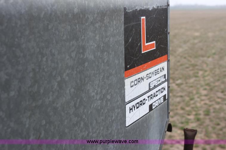 image for item AA9132 Allis Chalmers Gleaner L corn soybean special combine