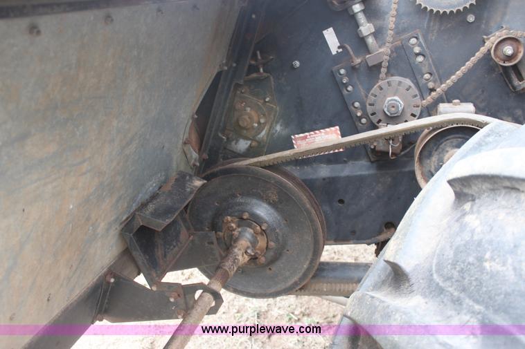 image for item AA9132 Allis Chalmers Gleaner L corn soybean special combine