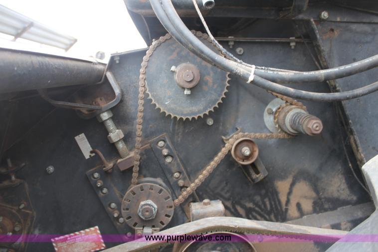 image for item AA9132 Allis Chalmers Gleaner L corn soybean special combine