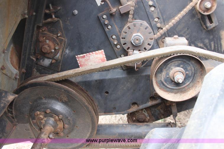 image for item AA9132 Allis Chalmers Gleaner L corn soybean special combine