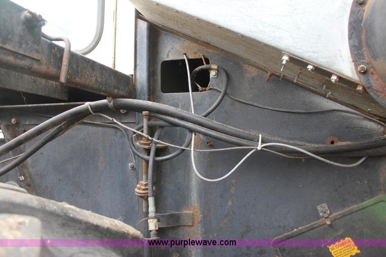 image for item AA9132 Allis Chalmers Gleaner L corn soybean special combine