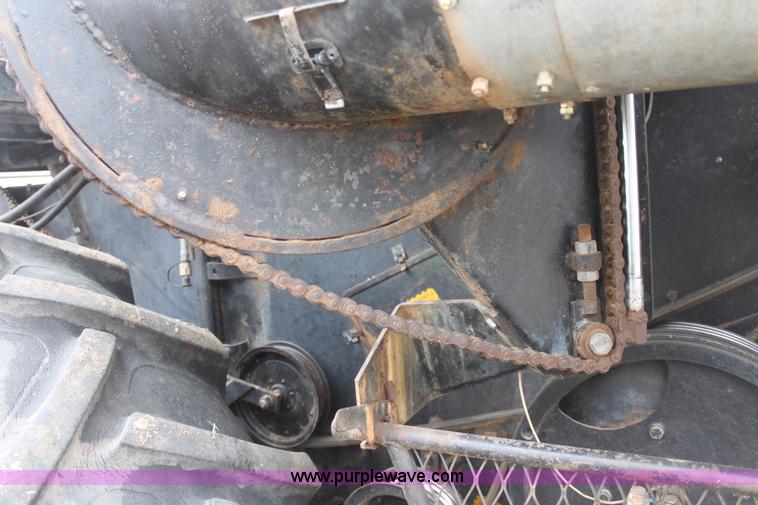 image for item AA9132 Allis Chalmers Gleaner L corn soybean special combine