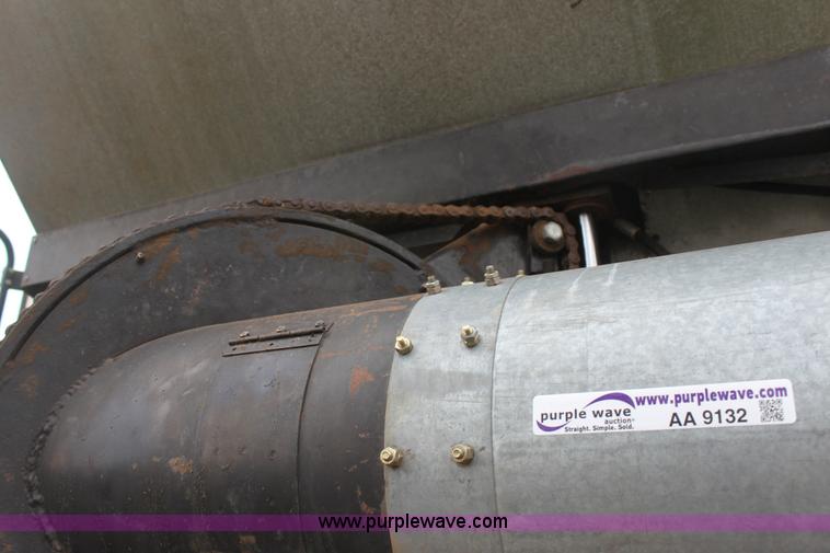 image for item AA9132 Allis Chalmers Gleaner L corn soybean special combine