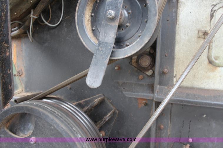 image for item AA9132 Allis Chalmers Gleaner L corn soybean special combine