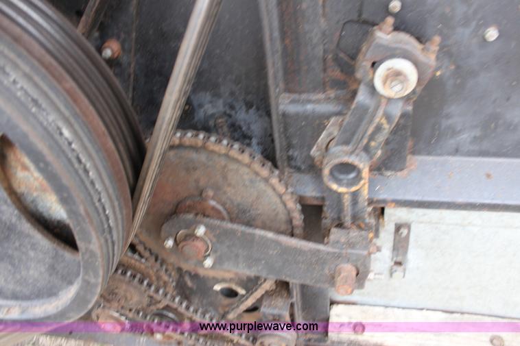 image for item AA9132 Allis Chalmers Gleaner L corn soybean special combine