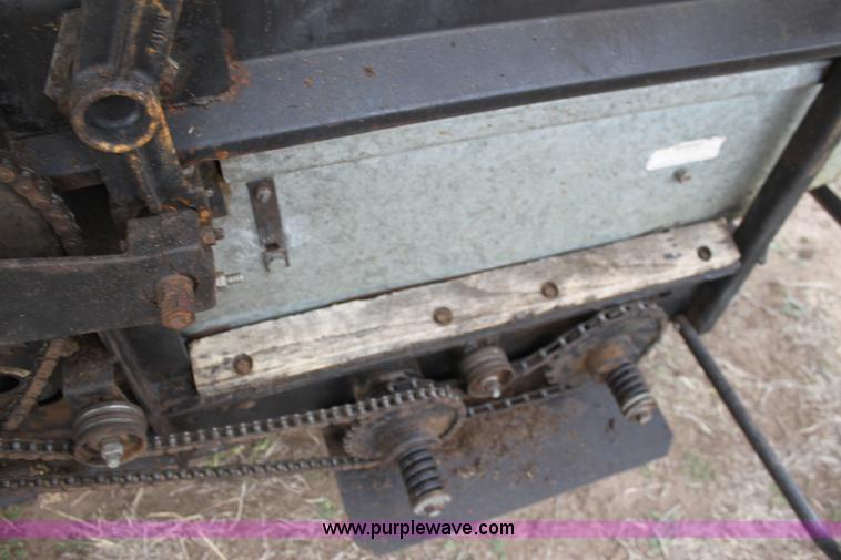 image for item AA9132 Allis Chalmers Gleaner L corn soybean special combine