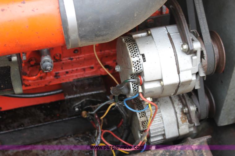 image for item AA9132 Allis Chalmers Gleaner L corn soybean special combine